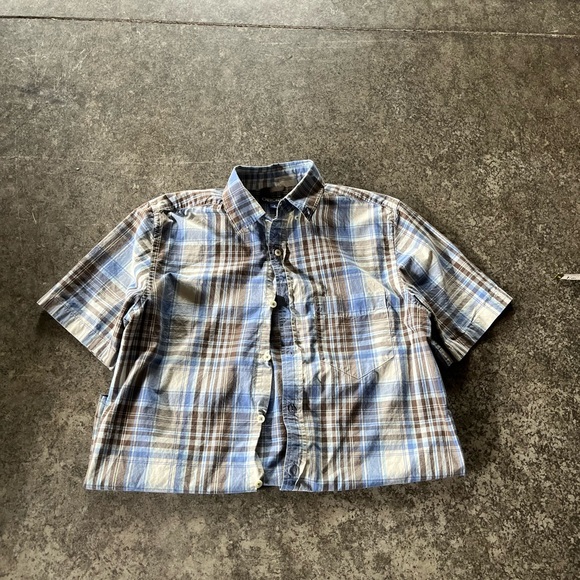 Cherokee button up with a amazing color palette,Size small but could fit medium - Picture 4 of 4